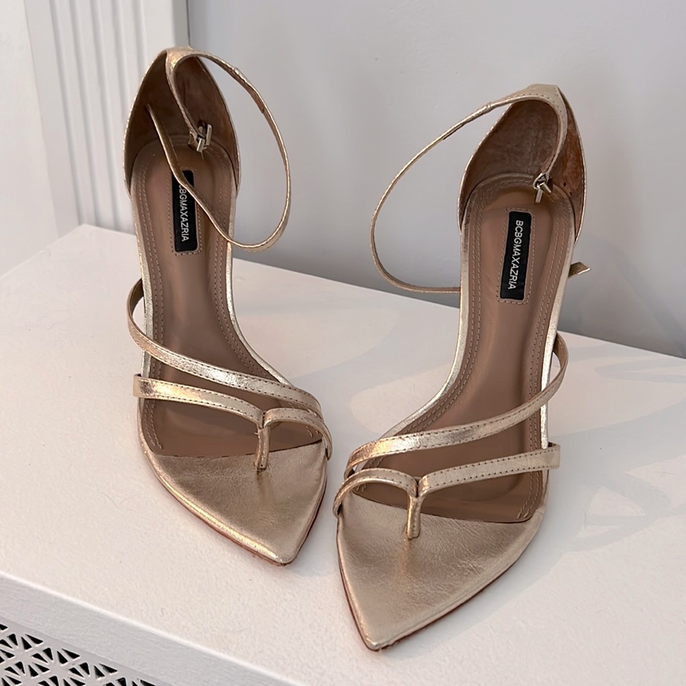 🩷 BCBG gold pointed toe sandals